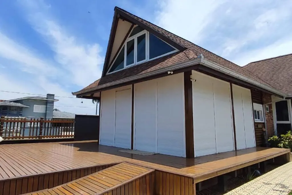 Deslumbrante Casa Frente Lagoa 南巴尔内阿里奥 度假居