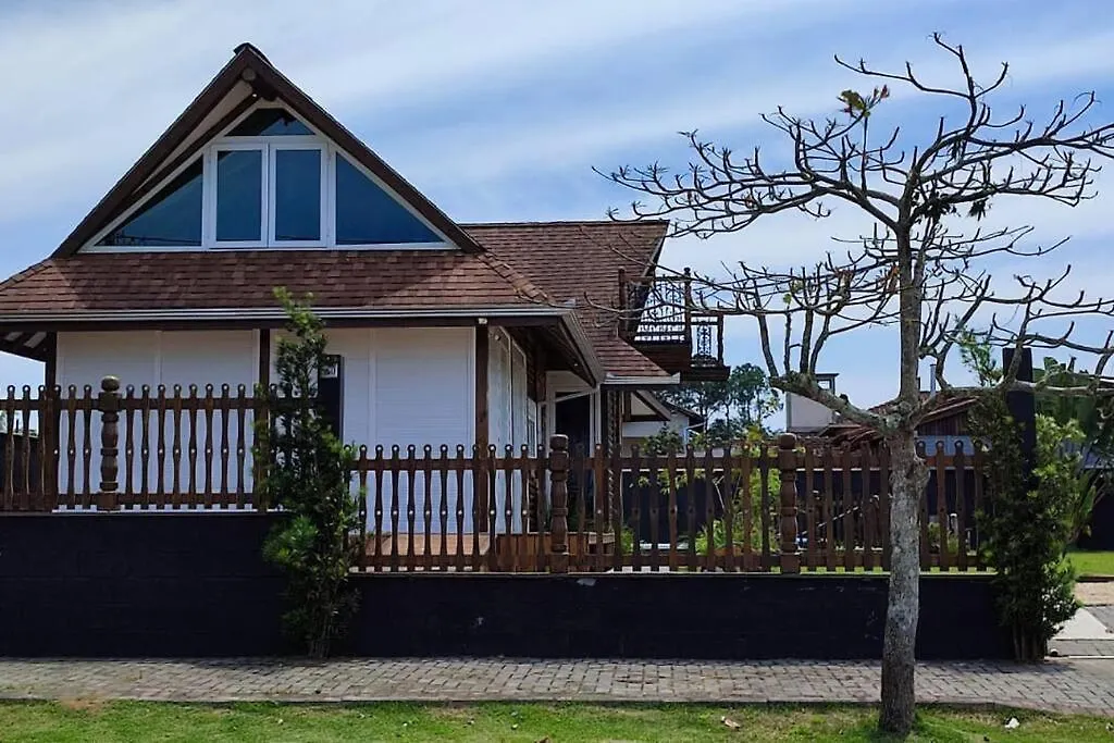 Vakantiehuis Deslumbrante Casa Frente Lagoa Balneario Barra do Sul